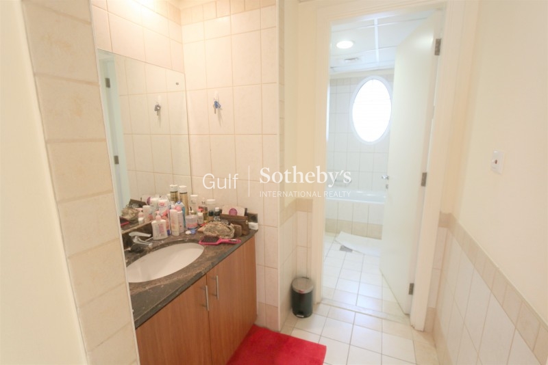 Rare Two Bedroom Apartment In Marina Residence With Full Marina View. Er R 8376