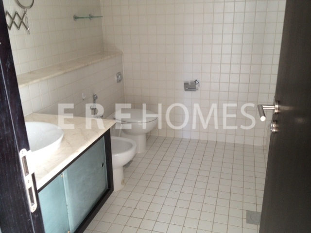 Vacant And Unfurnished 5 Bedroom Atrium Entry Call Now To View Er R 9388