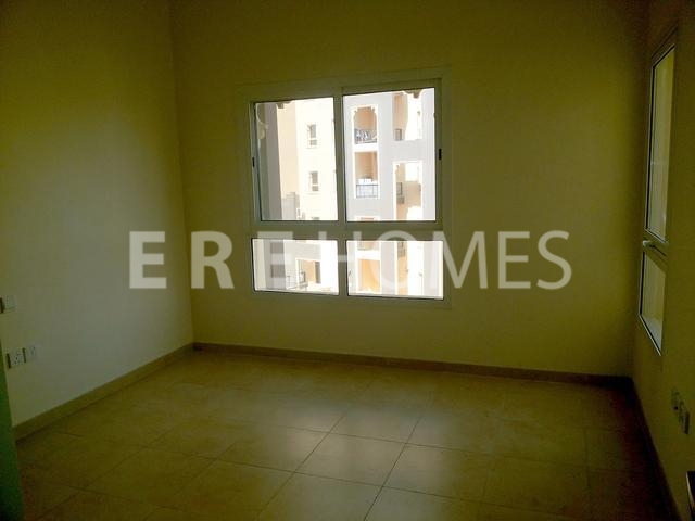 Up To 4 Cheques Closed Kitchen Available From 19th April. Al Thamam Remraam Er R 12384
