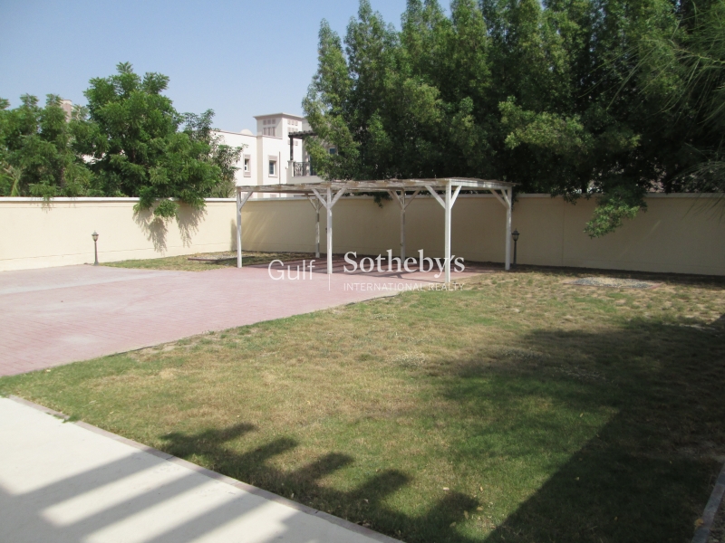 Central Location-Landscaped-Vacant Now