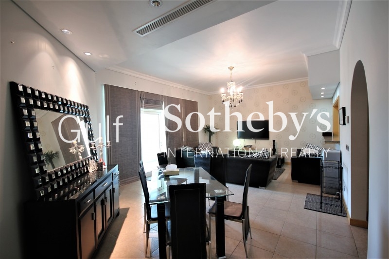 Available Mid September, Spacious 2 Bed In Fox Hill Er R 9994