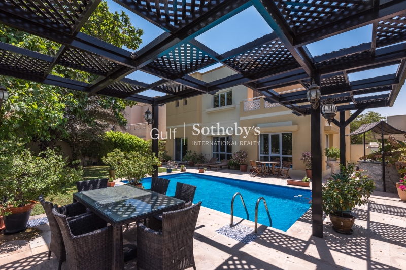 4 Bedroom With Swimming Pool Lake Facing