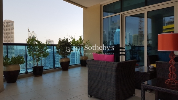 A Three Bedroom New World Townhouse In Falcon City In A Quiet Location