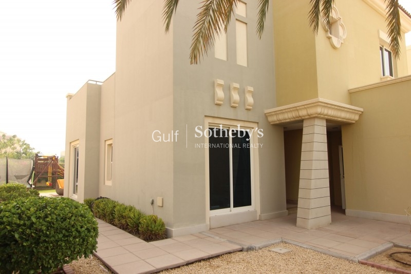 Stunning Villa For Sale In Victory Heights