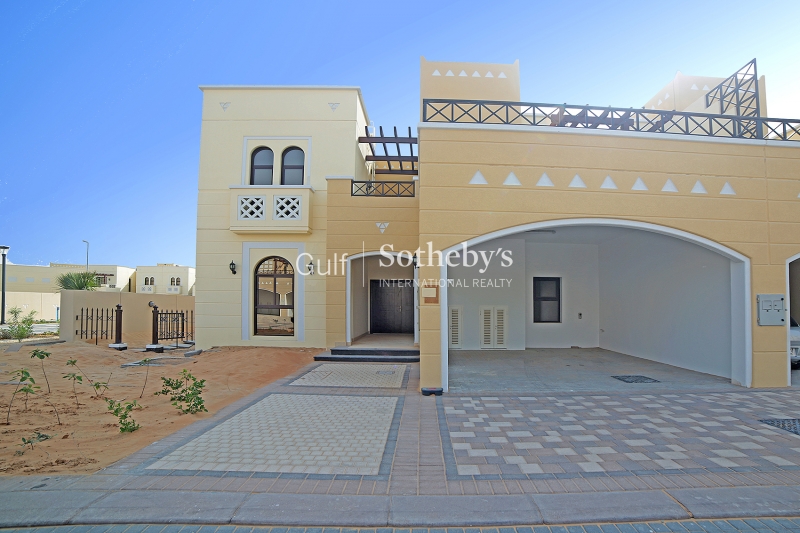 4 Bed Corner Unit In Family Community