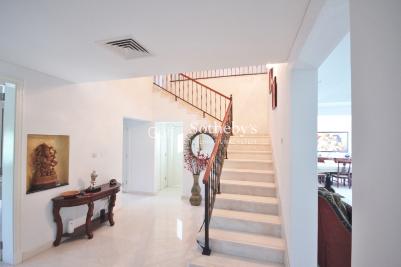 Vacant-Atrium Entry-4br Garden Home