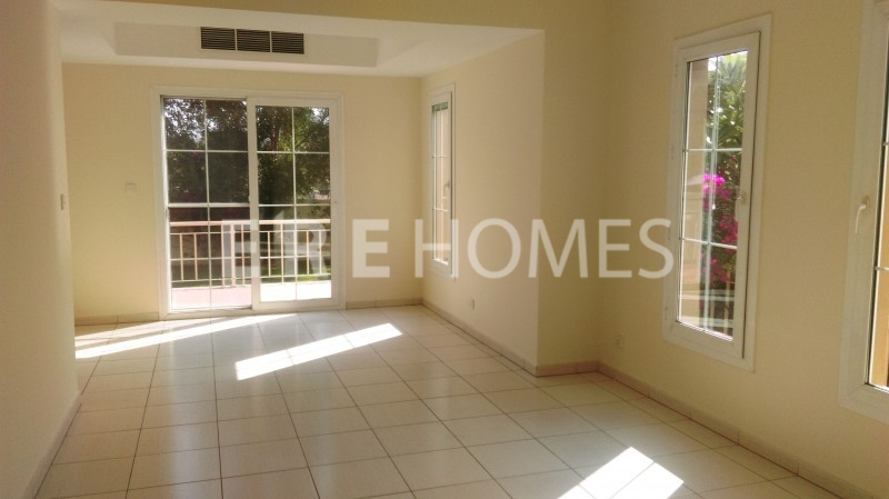 Stunning 3 Bedroom Villa. Includes Appliances. Fully Landscaped Garden. Close To Park And Pool. 