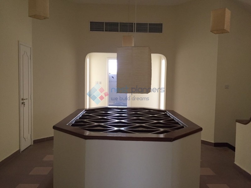 Spacious 5 Bedroom Villa plus Maids in Jumeirah