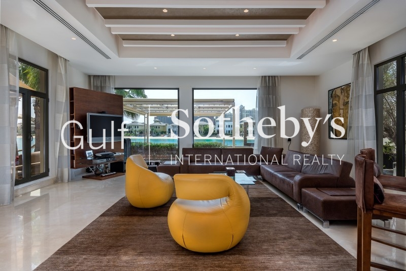 Beautiful Two Bedroom Apartment With Marina Views Er R 8394