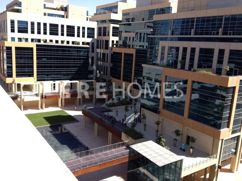 Brand New Large Beautiful One Bedroom Apartment, Bay Square, Business Bay Er R 11034