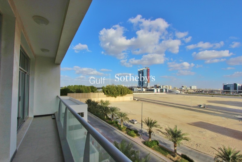Spacious 1br In Tecom Close To The Beach