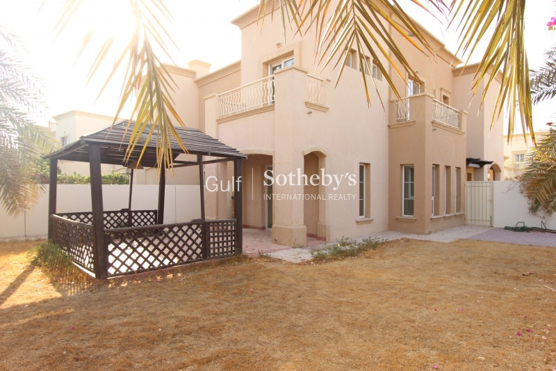 Large Corner Plot-Lake View 3br Villa