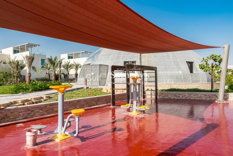 Large 7900 Plot...mediterranean Villa In One Of The Best Locations In Jvt. Er S 6790