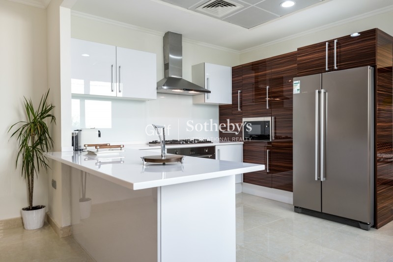 Beautifully Upgraded Type 12 In Meadows 5 With Lake View Er S 4064