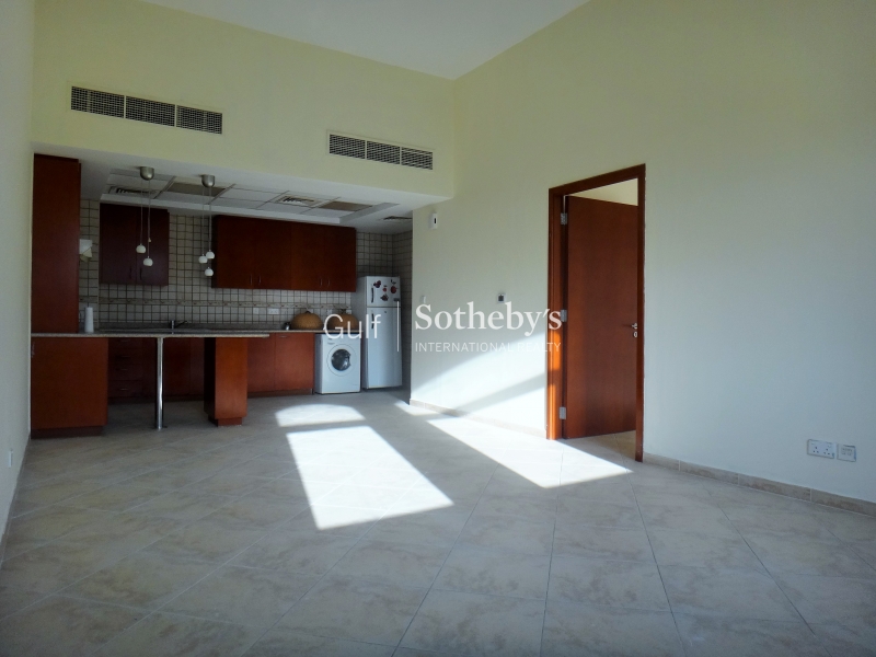 Cozy 1 Bedroom With Pool View Vacant Now