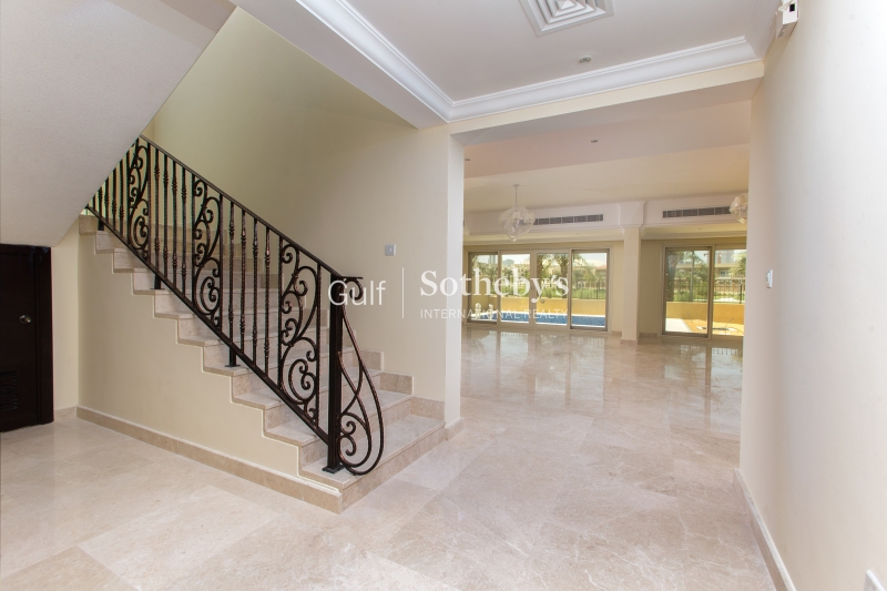 One Bedroom Townhouse In Quiet Location Close To The Entrance Of Jvc. Er S 7393