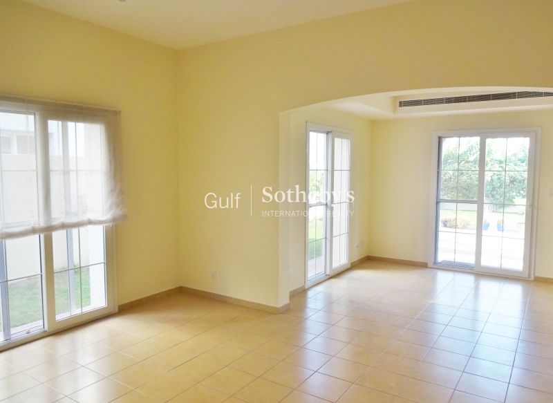 Lake View 4 Bedroom With Study And Maids 