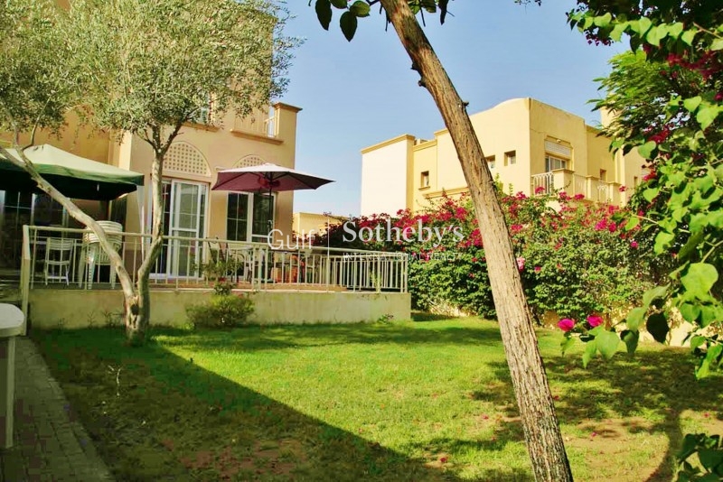 Upgraded End Unit Close To Park And Pool