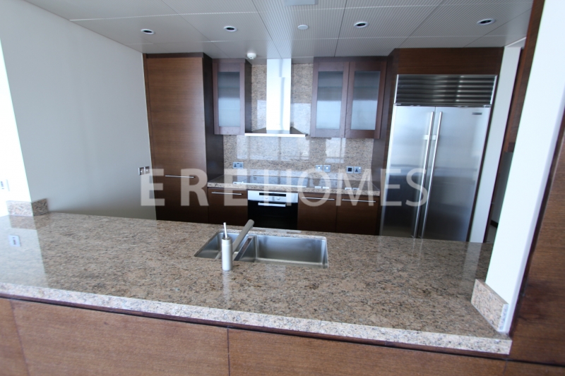 Lake View, Beautifully Furnished, Luxurious One Bedroom, Green Lakes-Jumeirah Lakes Towers Er R 8990