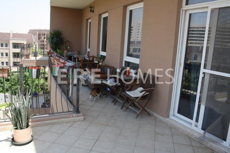 Fabulous Two Bedroom Apartment Overlooking The Pool And Park Er S 5438