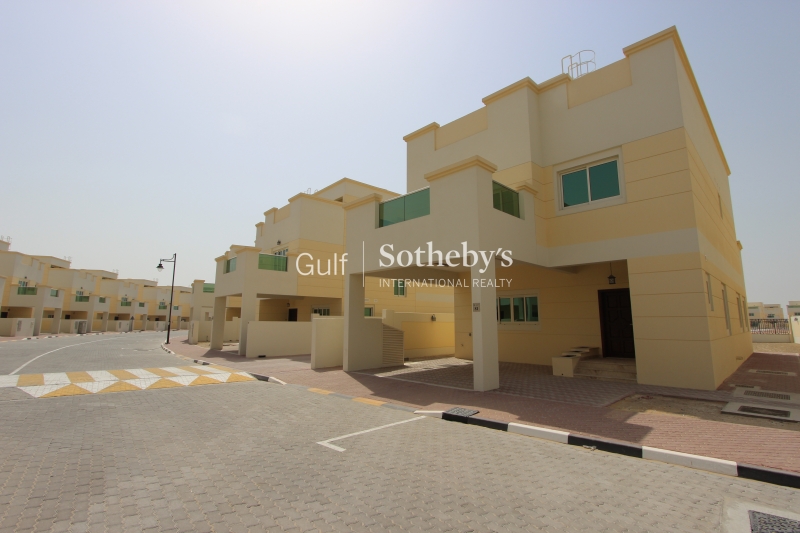 New 4 Bedroom Villa In A Central Location