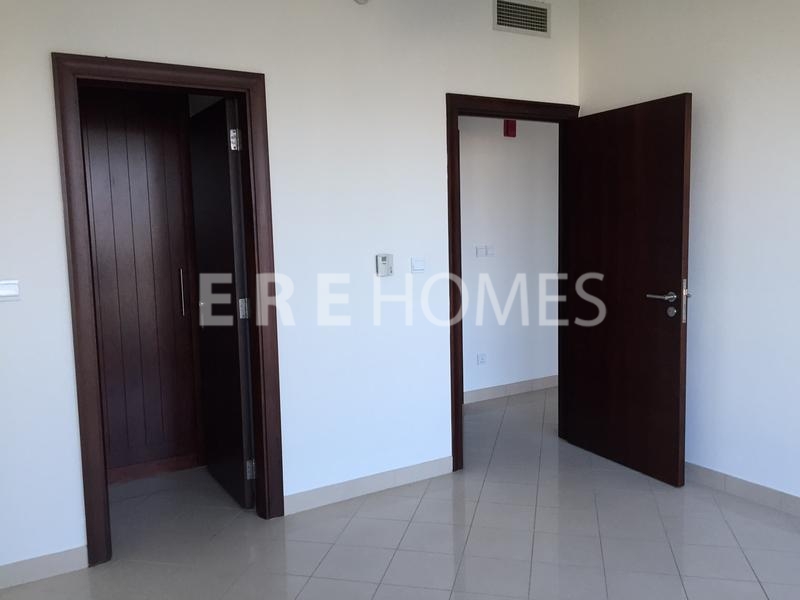 Must See 1 Bed Vacant And Ready To Move In Most Sort After Building-The Views
