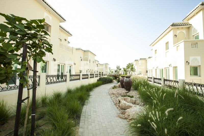 Large Plot, Four Bedroom Villa Jumeirah Park, Vacant Now Er S 8103
