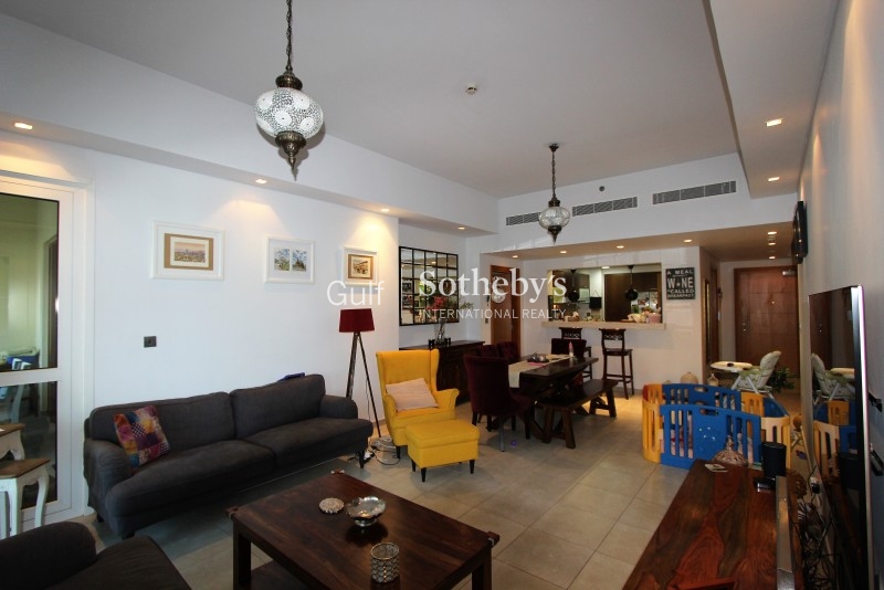 Large Terrace 2 Bedroom Lower Floor 