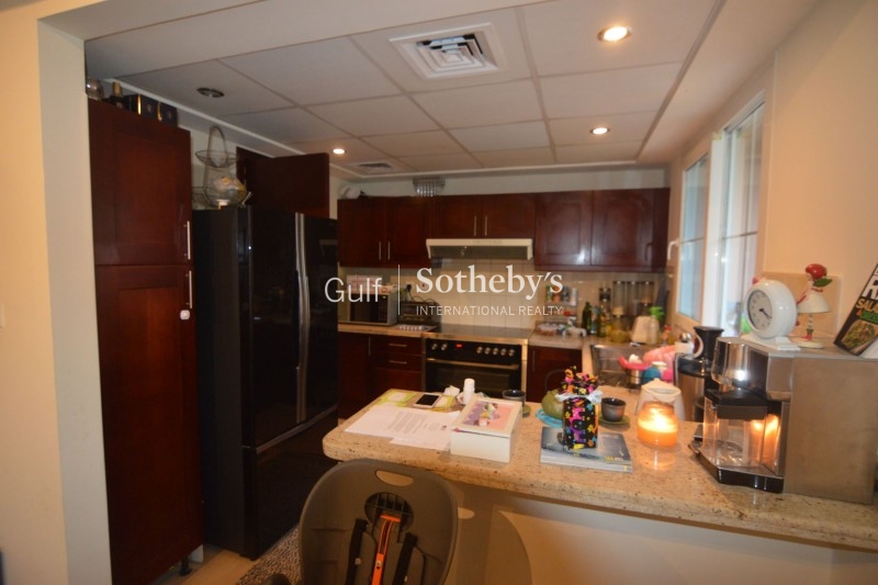 Very Spacious, High Floor, Great Condition 
