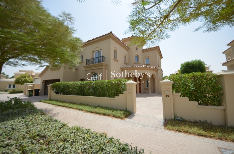 A beautifully presented five bedroom villa  