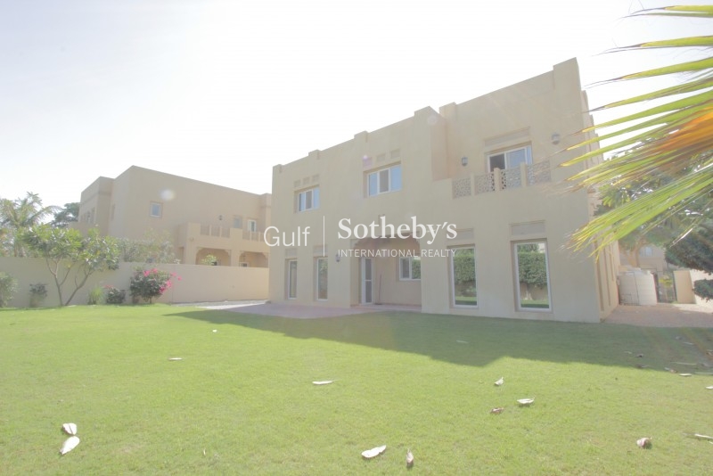 Well Presented 4 Bedroom Type 14 Villa 
