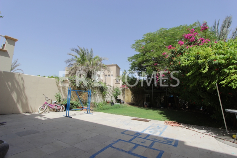 Lovely Villa Overlooking Park And Pool Type 2m In Springs Er R 14311