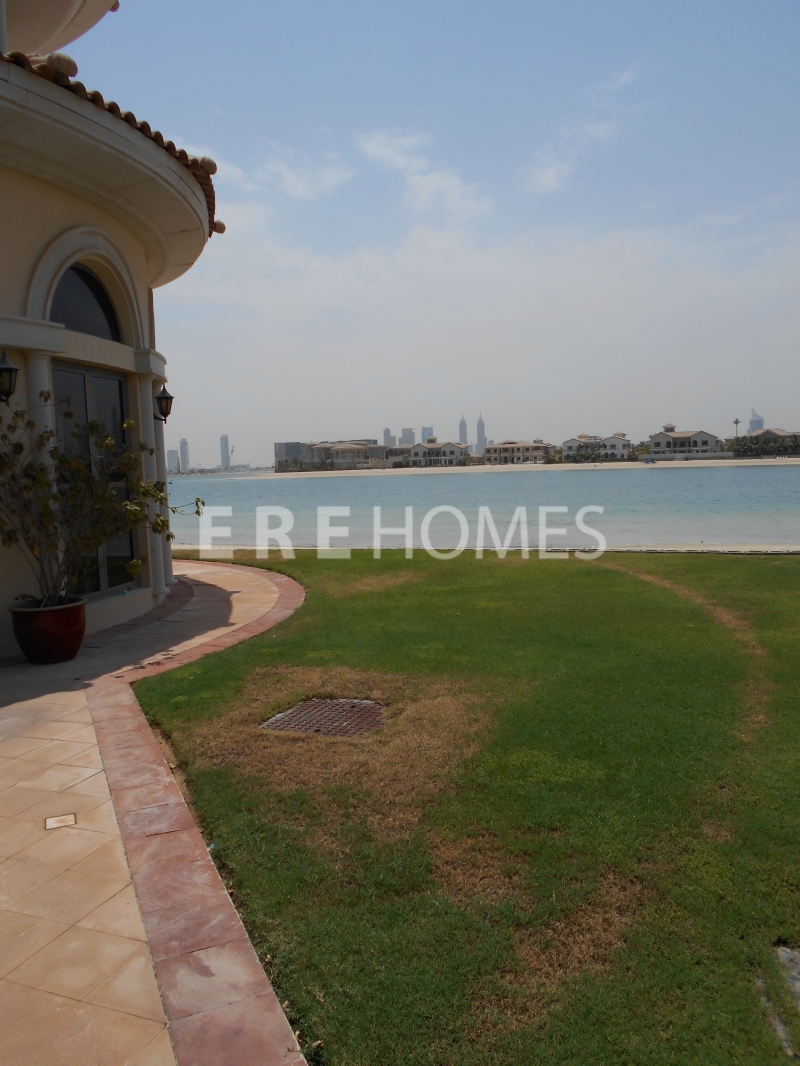 With Pool Full And Landscaping Corner Plot, 5 Bed Legacy Er R 13637