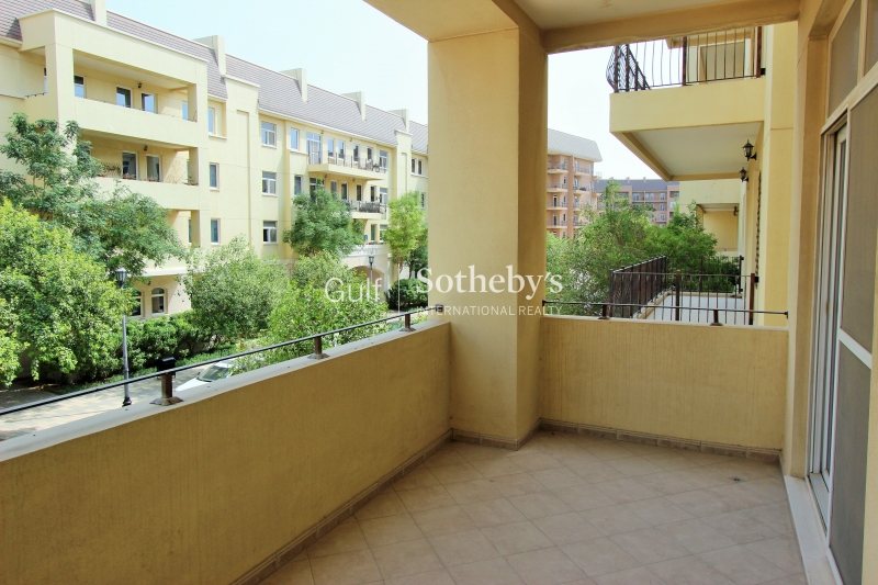 Corner One Bedroom Apartment Vacant Now 