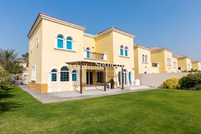Well Priced 1 Bedroom In Heart Of Marina