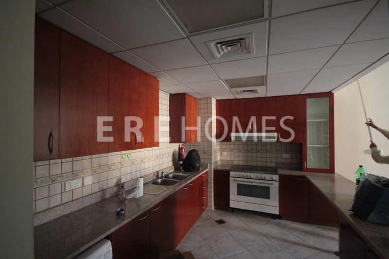 Spacious Two Bedroom Apartment In Sherlock Circus Er R 15504
