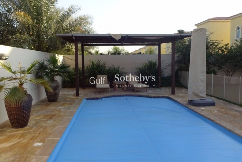 Immaculate 3bed With Park View And Pool